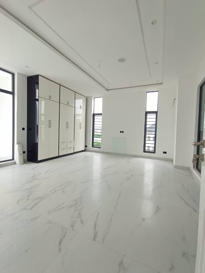 5 bedroom duplex in megamound estate, lekki